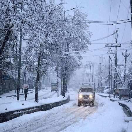 La Riqueza Dhanolti View # Near To Eco Park & Surkanda Devi Temple # Mountain View Rooms With Balcony # Big Parking # Customer Favourite Hotel Данаулти Екстериор снимка